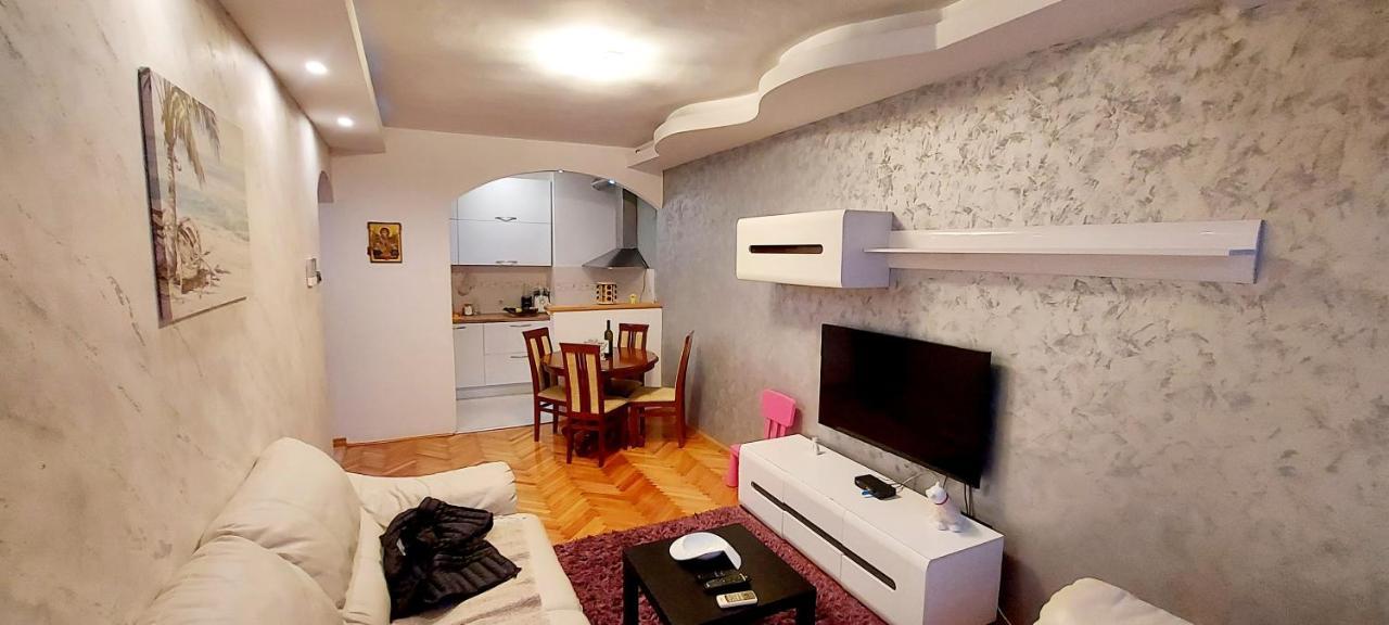 Apartamento Dublin Stan Na Dan U Marsala Tita Bar Exterior foto